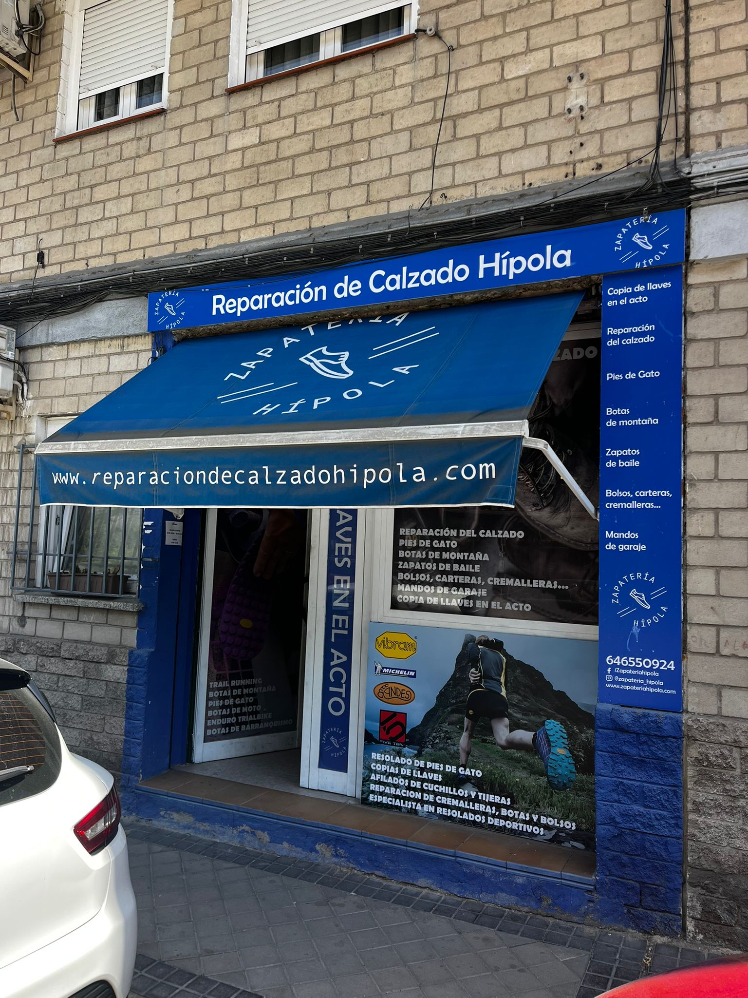 Zapatería Hípola storefront at Calle de la Estafeta 3, Usera (Madrid)